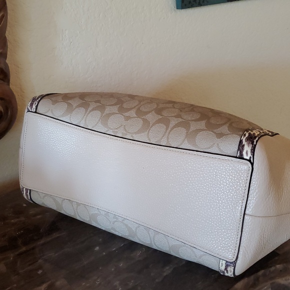 Like NEW Coach Exotic Signature Kristy Bsg - Picture 5 of 13